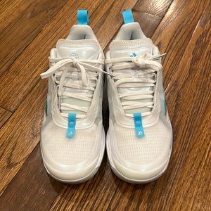 Ava court adidas tennis shoes